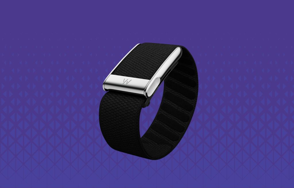 Why Fitness Trackers Without Screens Are Selling 88% More